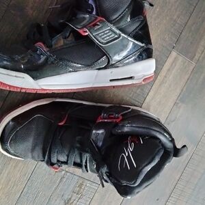 Nike Black and Red Athletic Sneakers with Sporty Design